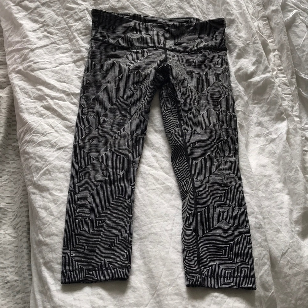 Lululemon Black Geometric Wunder Under Crop